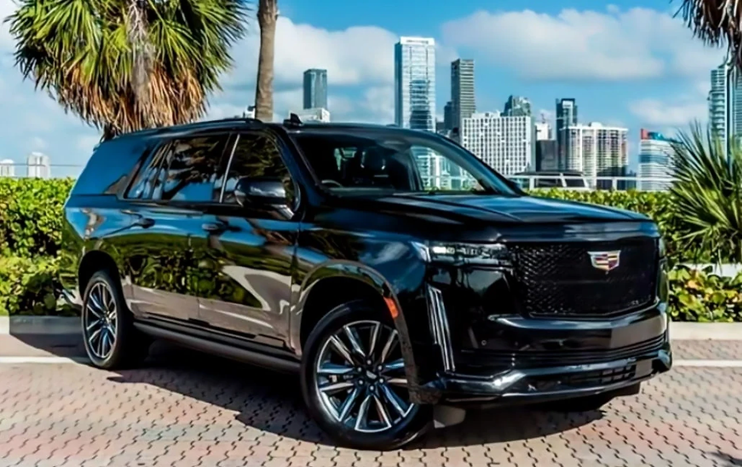 Large SUV suited to marina luggage transfers